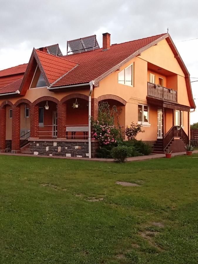 Lăzarea Timi Kulcsoshaz酒店 外观 照片