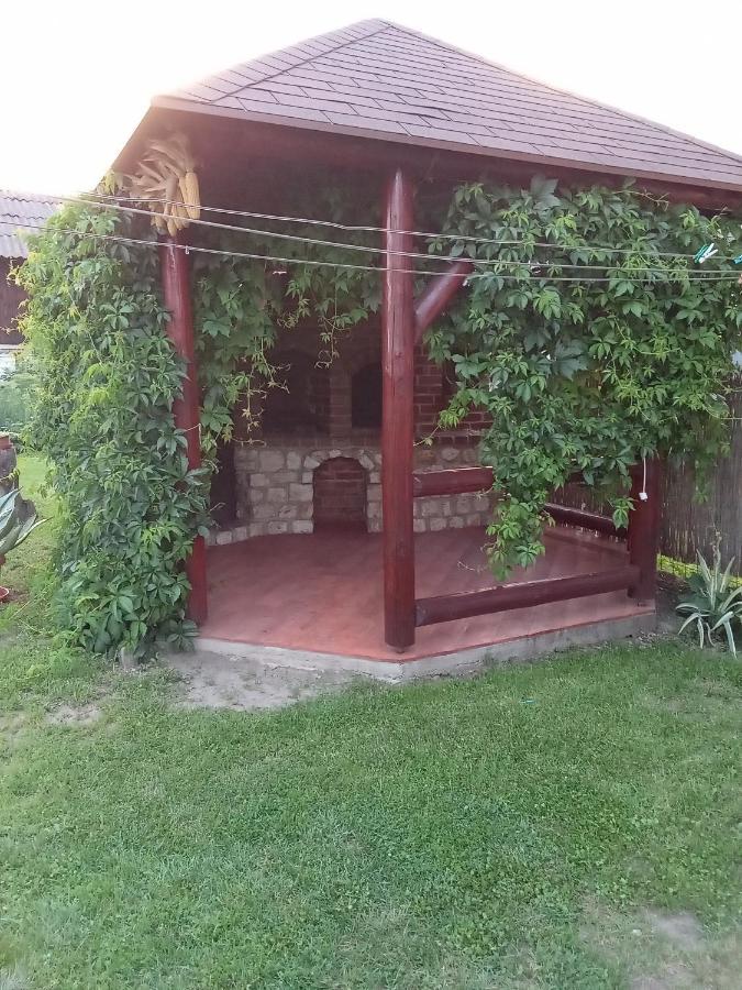 Lăzarea Timi Kulcsoshaz酒店 外观 照片