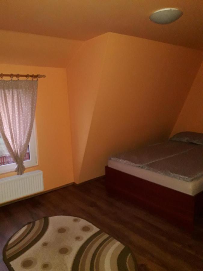 Lăzarea Timi Kulcsoshaz酒店 外观 照片