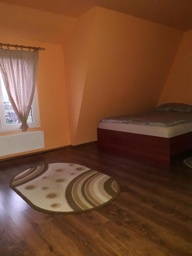 Lăzarea Timi Kulcsoshaz酒店 外观 照片